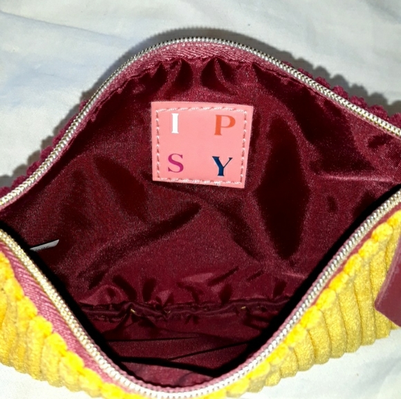 Ipsy bag - Picture 3 of 3